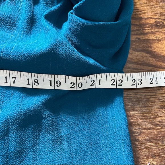 DKNY - Women's Blouse Teal NWOT Long Sleeve Flowy Top Lightweight Ruffle Large - Picture 3 of 11